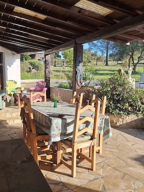 Outdoor dining