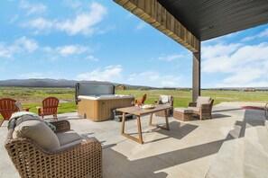 Checkmate ~ hot tub, fire pit, lake views, and plenty of space to gather with your group!