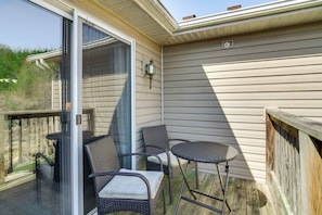 Exterior | Single-Story Condo | 2nd-Floor Unit
