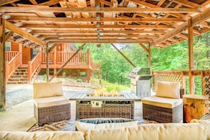 Oldham Ridge Retreat's relaxing pavilion