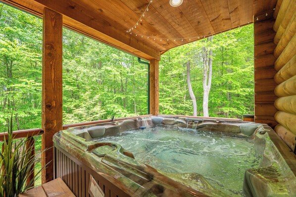 Outdoor spa tub