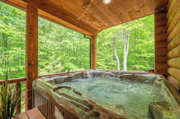 Outdoor spa tub