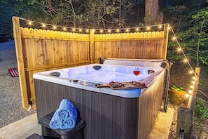 Outdoor spa tub