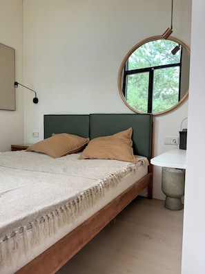 Bedroom w/ lake view (1)