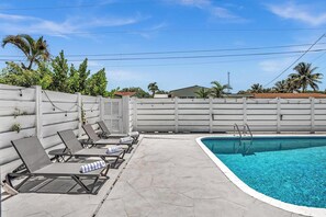 Pool Deco Loungers