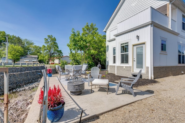 Buckeye Lake Vacation Rental | 3BR | 3.5BA | Steps Required | 2,600 Sq Ft