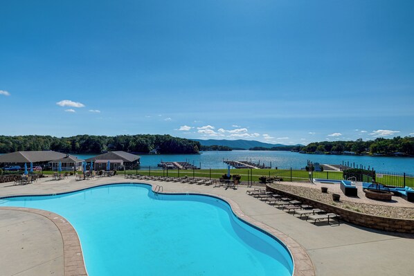Huddleston Vacation Rental | 2BR | 2.5BA | Step-Free Entry | 1,400 Sq Ft