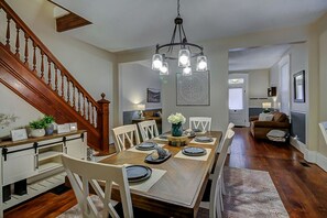 Gorgeous dining room!