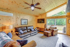 Living Room | Free WiFi | Flat-Screen TV | Sleeper Sofa | Central A/C & Heat