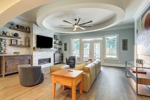 Living Room | Fireplace | Central A/C & Heating | Free WiFi