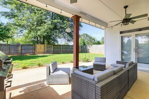 Covered Porch & Patio w/ Seating