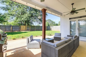 Covered Porch & Patio w/ Seating