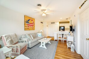 Living Room | Single-Story Unit | 2nd-Floor Condo