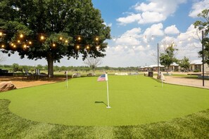 Putting green under the oaks