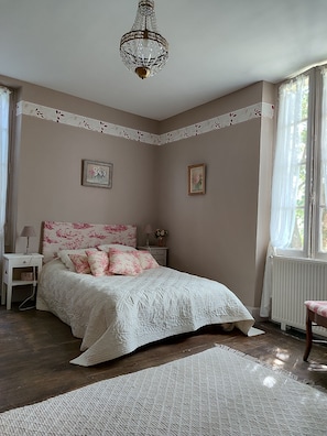 chambre 3 avec grand lit š+ lit d'appoint