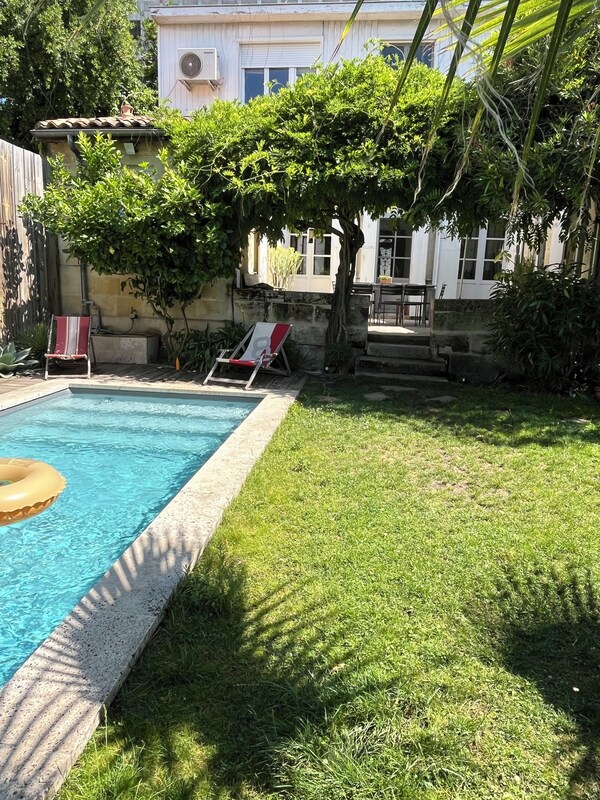 Charming House With Swimming Pool - Bordéus