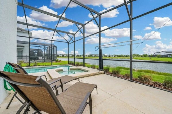 Swimming pool