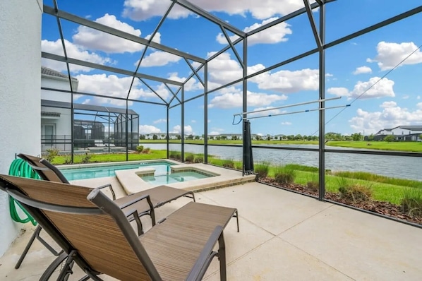 Swimming pool