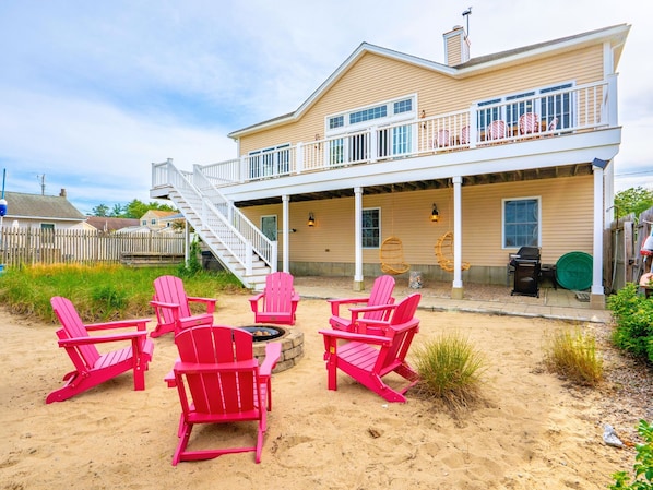Welcome to Salt+Sol! Your coastal escape where comfort meets the calming rhythm of the sea!