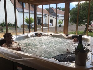 Indoor spa tub