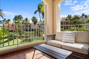 Experience the ultimate relaxation with our stunning balcony set, featuring a cozy couch and elegant table, perfectly positioned to offer breathtaking ocean views. Ideal for sipping morning coffee or enjoying sunset cocktails, this stylish outdoor furnitu
