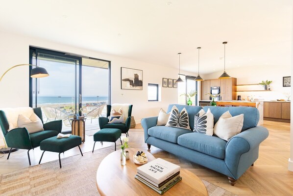 Living room at The Pepperpot, The Lookout, Widemouth Bay, Cornwall, self catering with Beach Retreats.