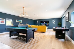 Games room at The Pepperpot, The Lookout, Widemouth Bay, Cornwall, self catering with Beach Retreats.