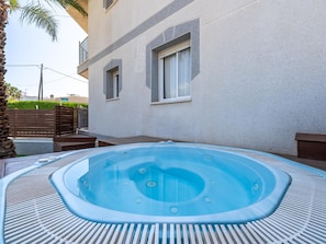 Bain à remous extérieur