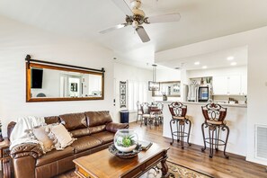 Living Room | Central A/C | Free WiFi | Queen Sleeper Sofa
