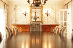 Stunning dining space to enjoy with friends and family
