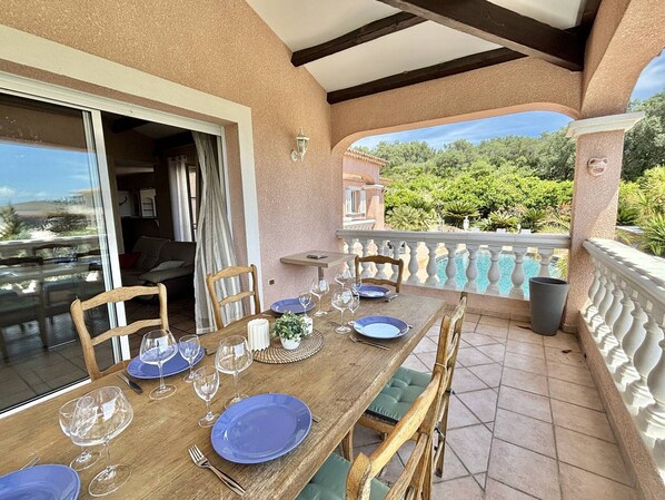 Terrasse vue piscine