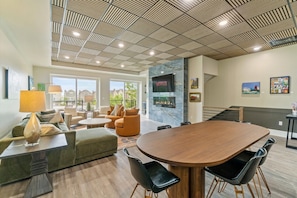 Spacious Loft for Groups – Light-Filled & Open