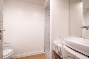 Autumn, Bathroom, Spring, Summer