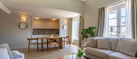 Autumn, Kitchen, Living Room, Spring, Summer