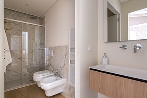 Autumn, Bathroom, Spring, Summer