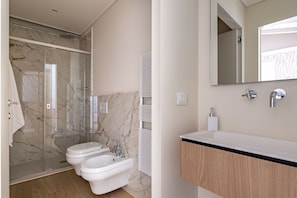 Autumn, Bathroom, Spring, Summer