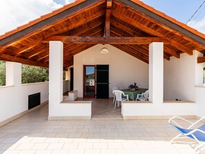 Garden, Outdoor Furniture, Resort, Shade, Leisure, Lawn, Eco Hotel, Landscaping, Tent, Park