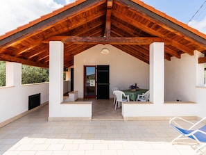 Garden, Outdoor Furniture, Resort, Shade, Leisure, Lawn, Eco Hotel, Landscaping, Tent, Park