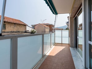 Garden, Outdoor Furniture, Resort, Shade, Leisure, Lawn, Eco Hotel, Landscaping, Tent, Park