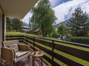 Garden, Outdoor Furniture, Resort, Shade, Leisure, Lawn, Eco Hotel, Landscaping, Tent, Park