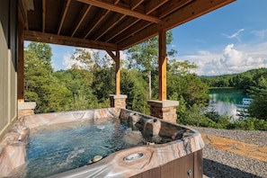 Bain à remous extérieur