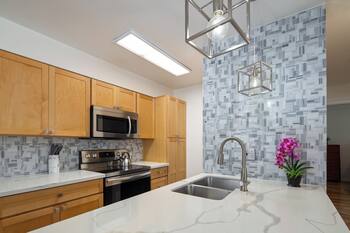 Fairway Terrace#H208 Top Floor, Beautifully Remodeled condo, Heated Pool