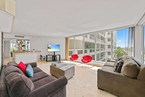Welcome to Condo on the pool!
