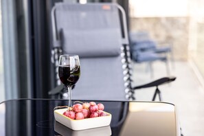 Gemütliche Wohnung mit Pool und privatem Parkplatz, nur wenige Schritte vom Strand von São Martinho do Porto entfernt. Perfekt für einen Familienurlaub.