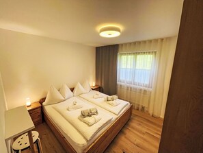 Wood, Flooring, Floor, Interior Design, Wood Flooring, Ceiling, Hardwood, Wood Stain, Bedroom, Bed