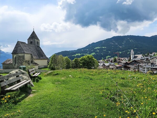 Bâtiment, Maison, Zone Résidentielle, Domicile, Architecture, Établissements Humains, Zone Rurale, Village, Chalet, Pente