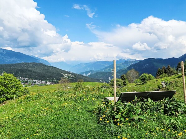 Building, House, Residential Area, Home, Architecture, Human Settlement, Rural Area, Village, Cottage, Slope