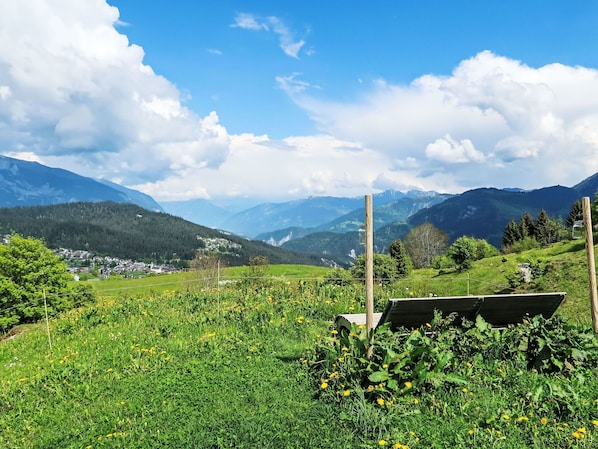 Building, House, Residential Area, Home, Architecture, Human Settlement, Rural Area, Village, Cottage, Slope
