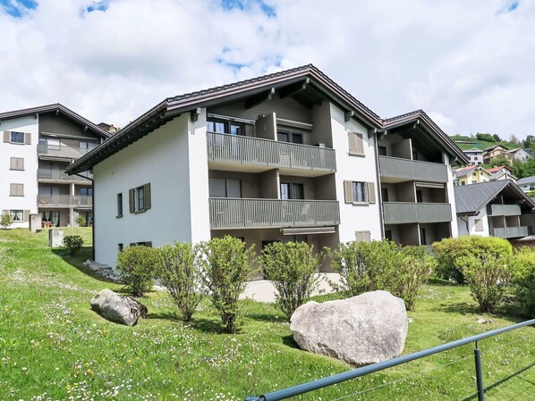 Building, House, Residential Area, Home, Architecture, Human Settlement, Rural Area, Village, Cottage, Slope