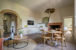 Autumn, Kitchen, Living Room, Spring, Summer